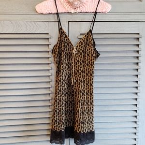 💛Gold & black leopard print chemise, zipper front,  junior's M gently worn💛